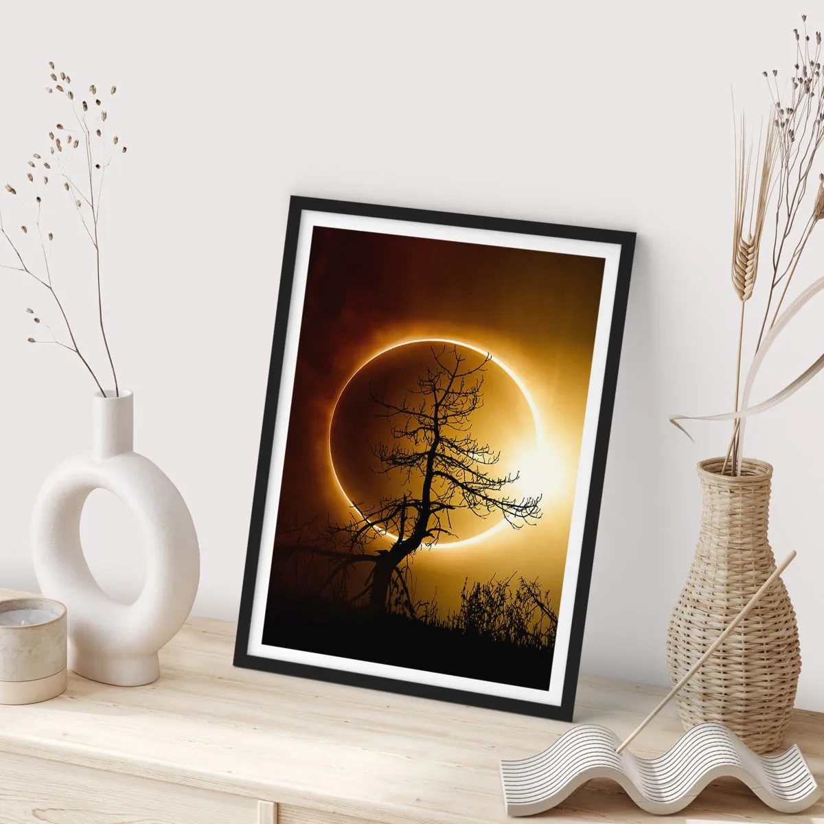 Poster in einem schwarzem Rahmen - Totale Finsternis - 70x100 cm