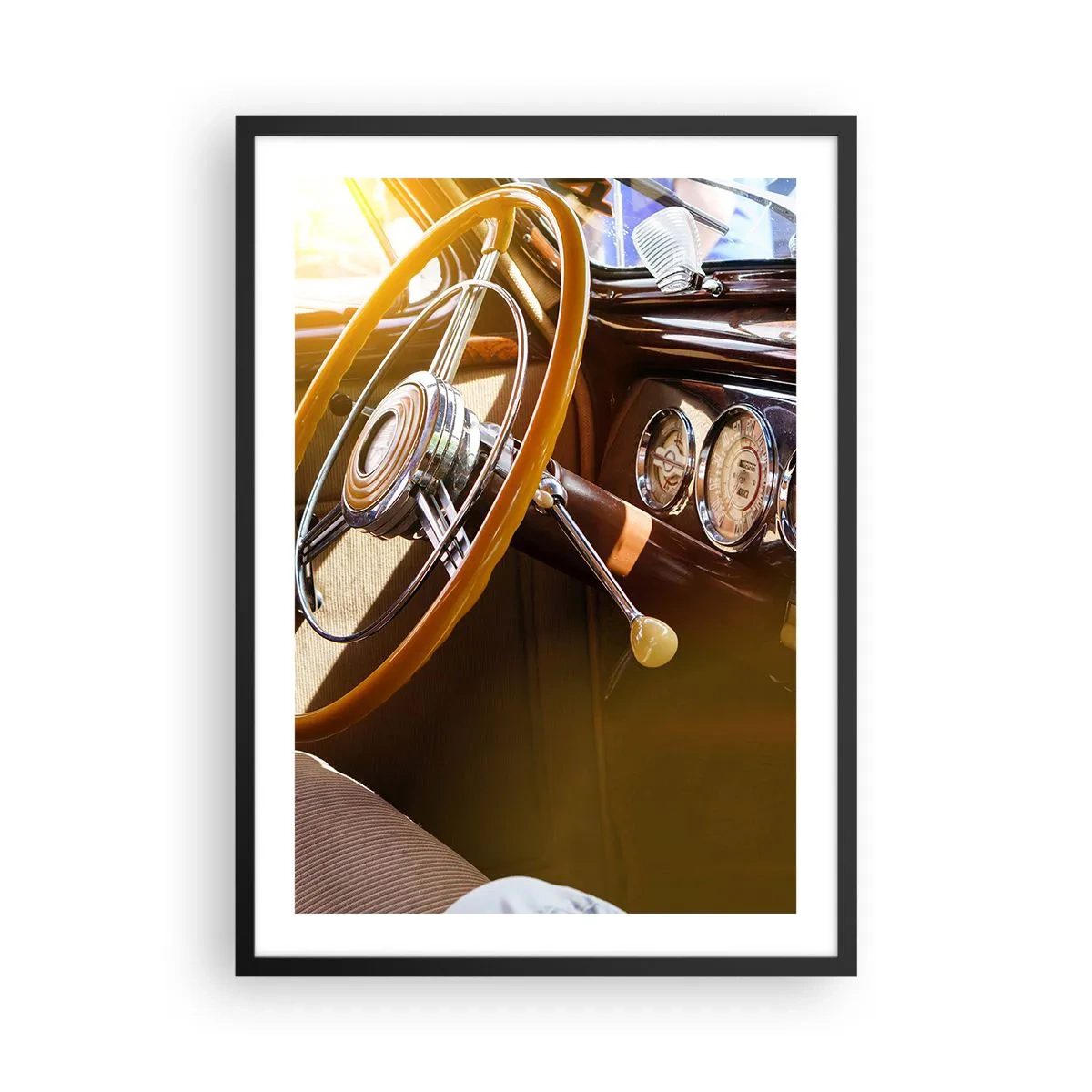 Poster in einem schwarzem Rahmen - Innenraum eines Oldtimers mit Lenkrad - 50x70cm - Ein Hauch von Luxus aus der Vergangenheit - Moderne Wanddekoration für Wohnzimmer und Schlafzimmer ARTTOR