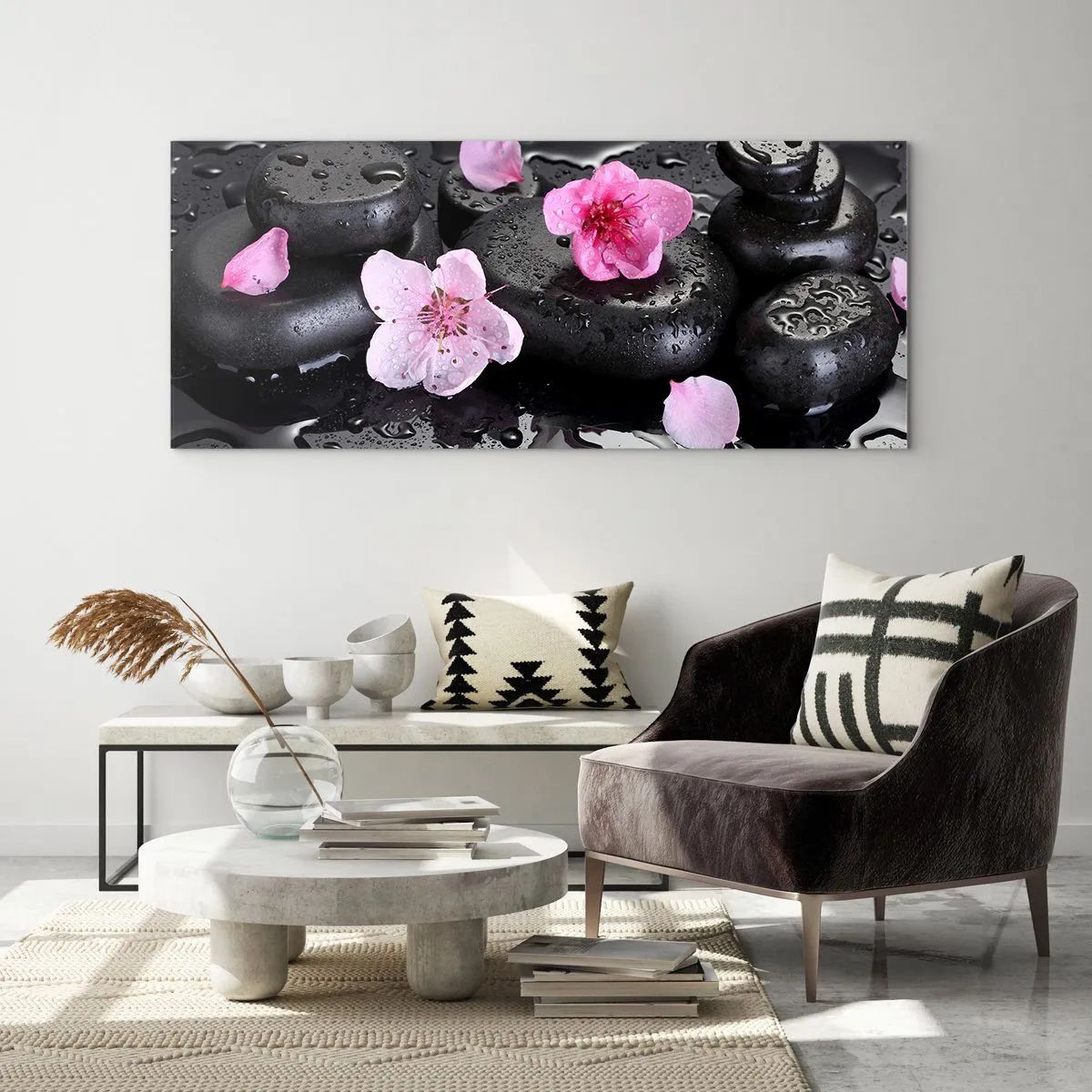 Glasbild - Bild auf glas - Schwarze Steine und rosa Blumen im Spa-Stil - 160x50cm - Und der Stein fällt vom Herzen - Moderne Wanddekoration für Wohnzimmer und Schlafzimmer ARTTOR