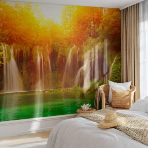 Selbstklebende Fototapete Deluxe Sticker - In der Sonne und im Schatten - Landschaft, Wasserfall, Kroatien - 100x70 cm