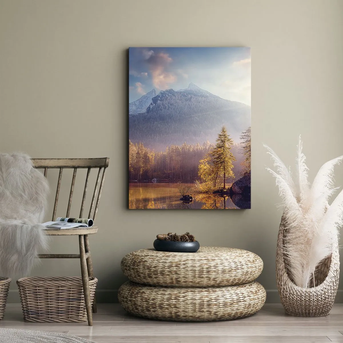 Bild auf Leinwand - Leinwandbild - Malerischer Blick auf den Bergwald und den See im Morgengrauen - 50x70cm - In den Bergen und Tälern - Moderne Wanddekoration für Wohnzimmer und Schlafzimmer ARTTOR
