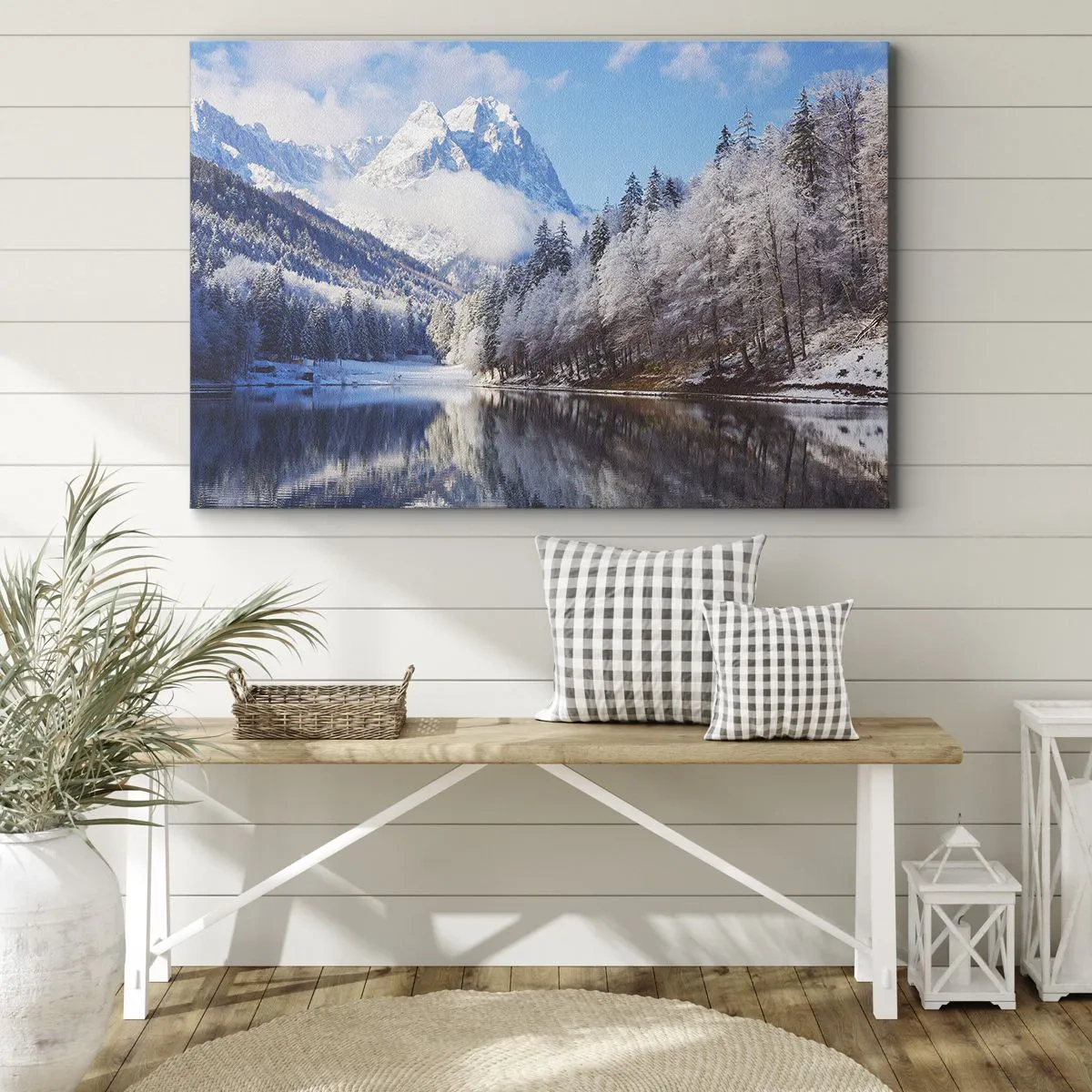 Bild auf Leinwand - Leinwandbild - Winterliche Berglandschaft mit schneebedeckten Bäumen und einem See - 100x70cm - Schneefang - Moderne Wanddekoration für Wohnzimmer und Schlafzimmer ARTTOR