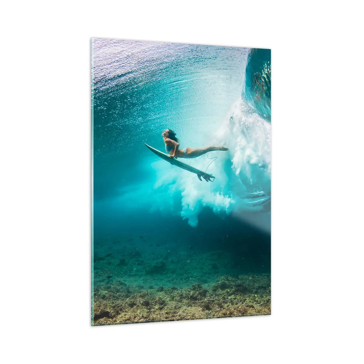 Glasbild - Bild auf glas - Surfer unter Wasser zwischen den Wellen mit einem Surfbrett - 50x70cm - Unterwasserwelt - Moderne Wanddekoration für Wohnzimmer und Schlafzimmer ARTTOR