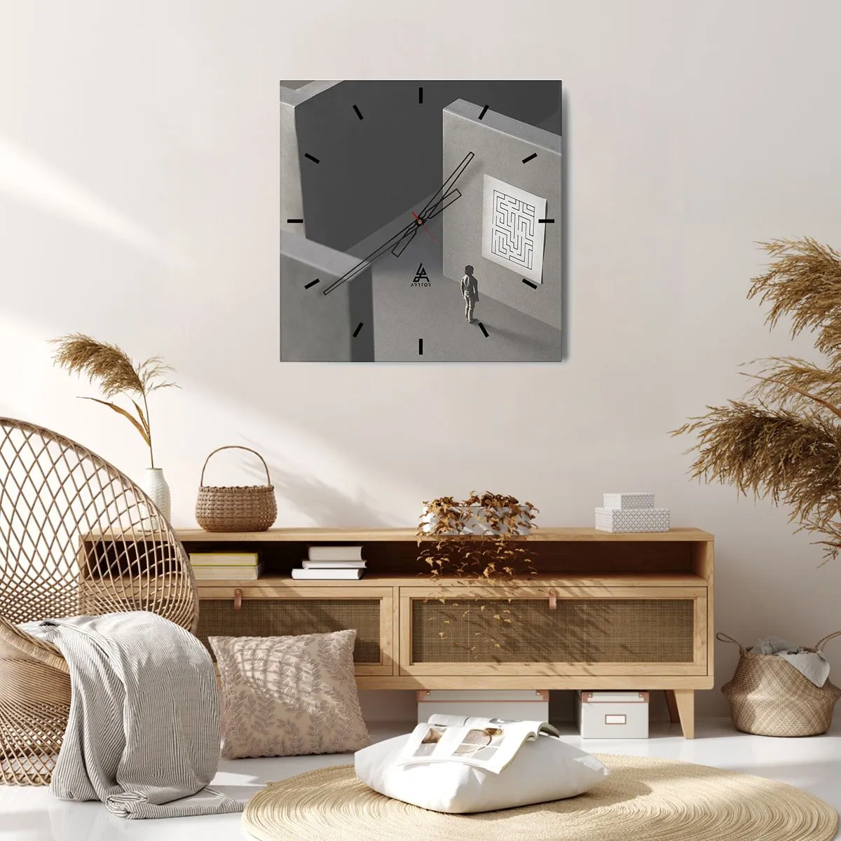 Wanduhr - Glasuhr - Eine Figur in einem Labyrinth, die auf eine hängende Karte schaut - 30x30cm - Aber wo bin ich? - Moderne Wanddekoration für Wohnzimmer und Schlafzimmer ARTTOR