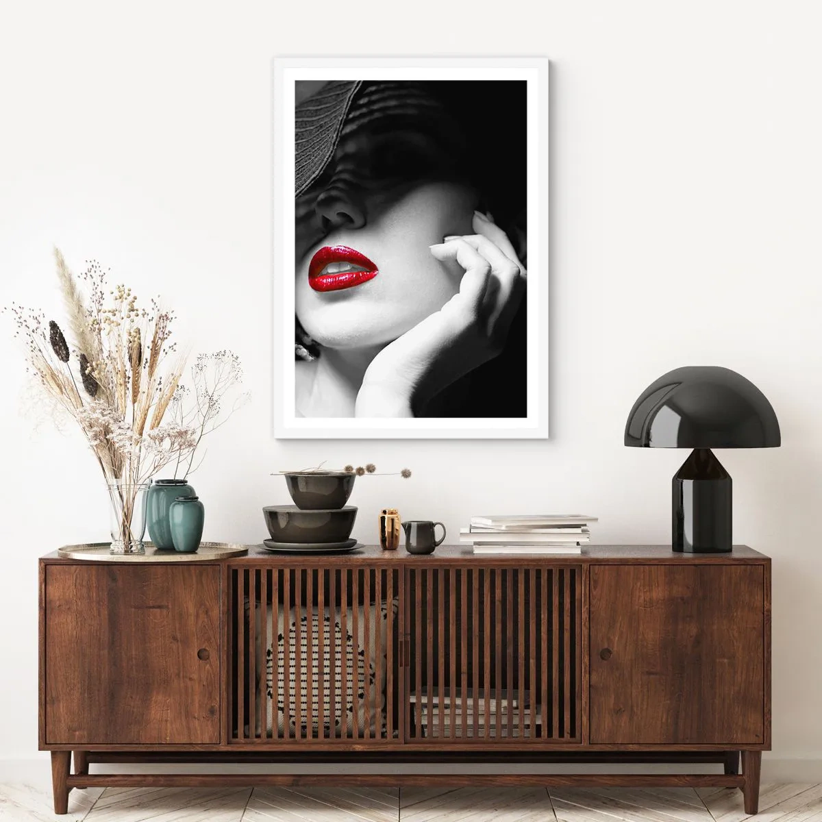 Poster in einem weißen Rahmen - Eine Studie in Scharlachrot - 70x100 cm