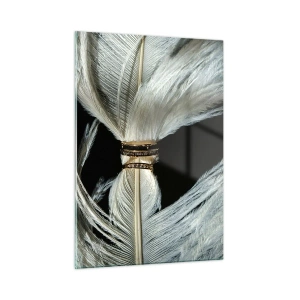 Glasbild - Bild auf glas - Nahaufnahme von Eheringen auf weißen Federn vor schwarzem Hintergrund - 50x70cm - ... und ich werde dich nicht verlassen ... - Moderne Wanddekoration für Wohnzimmer und Schlafzimmer ARTTOR