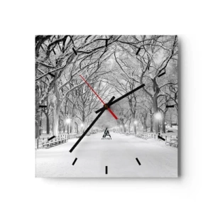 Wanduhr - Glasuhr - Eine Winterallee mit schneebedeckten Bäumen in Monochrom - 30x30cm - Vier Jahreszeiten - Winter - Moderne Wanddekoration für Wohnzimmer und Schlafzimmer ARTTOR