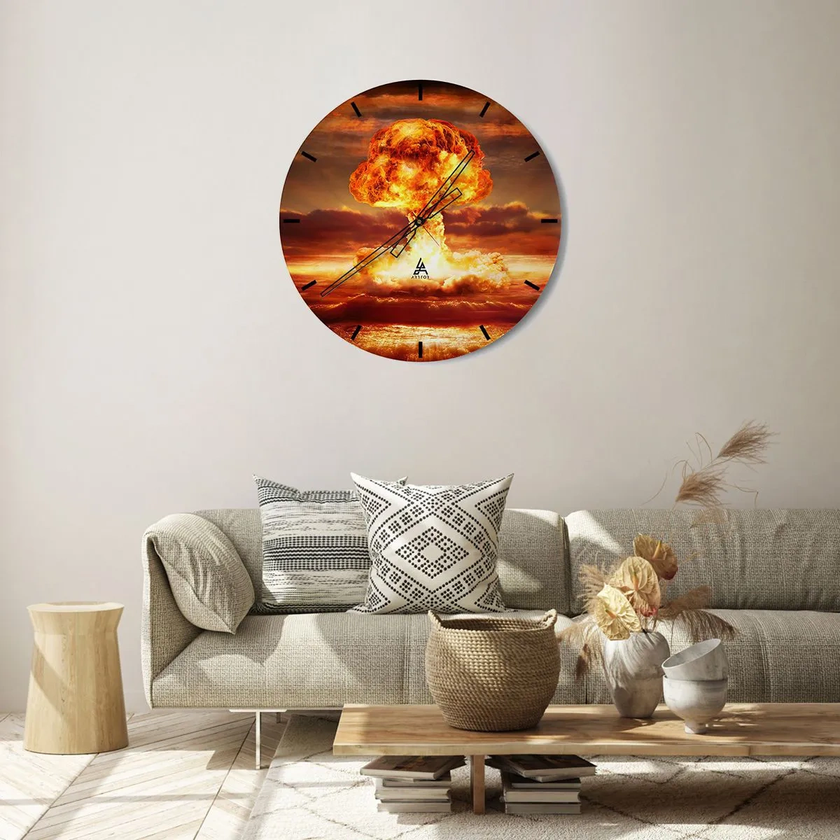 Wanduhr - Glasuhr - Eine Explosion in Orangetönen vor dem Himmel - 30x30cm - Und das Ende wird kommen - Moderne Wanddekoration für Wohnzimmer, Küche und Schlafzimmer ARTTOR