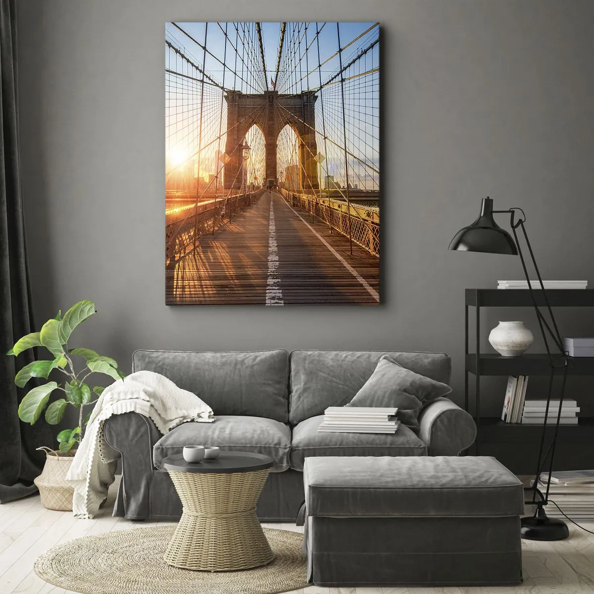 Bild auf Leinwand - Leinwandbild - Die Brücke im Licht der untergehenden Sonne mit Blick auf die Stadt - 50x70cm - Auf der goldenen Brücke - Moderne Wanddekoration für Wohnzimmer und Schlafzimmer ARTTOR