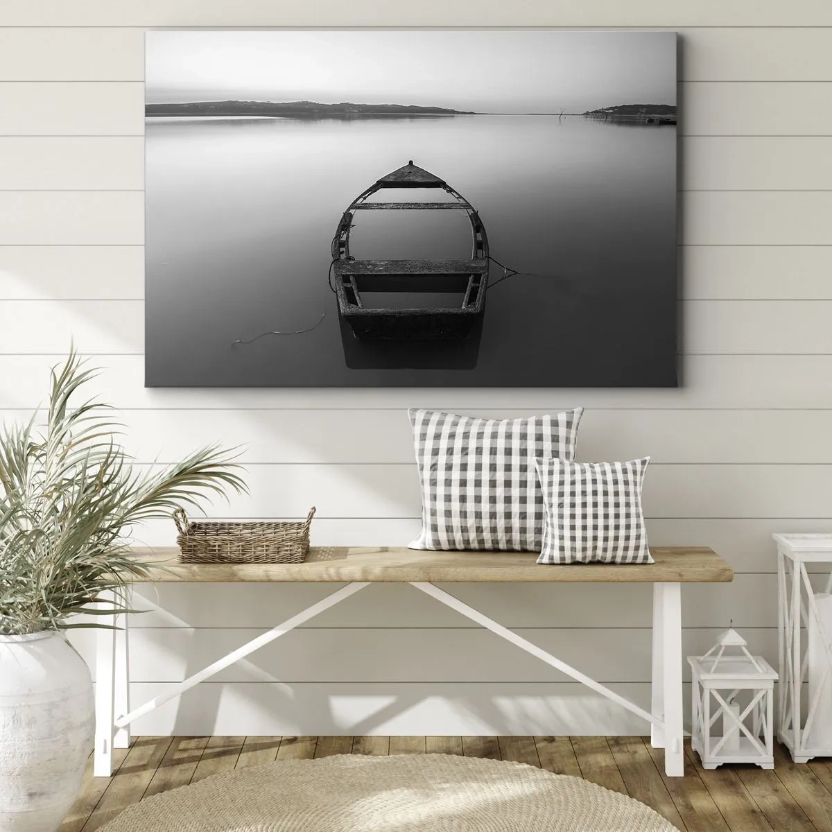 Bild auf Leinwand - Leinwandbild - Ein einsames Boot auf einem ruhigen See in Schwarz-Weiß-Tönen - 120x80cm - Sehnsucht und Melancholie - Moderne Wanddekoration für Wohnzimmer und Schlafzimmer ARTTOR