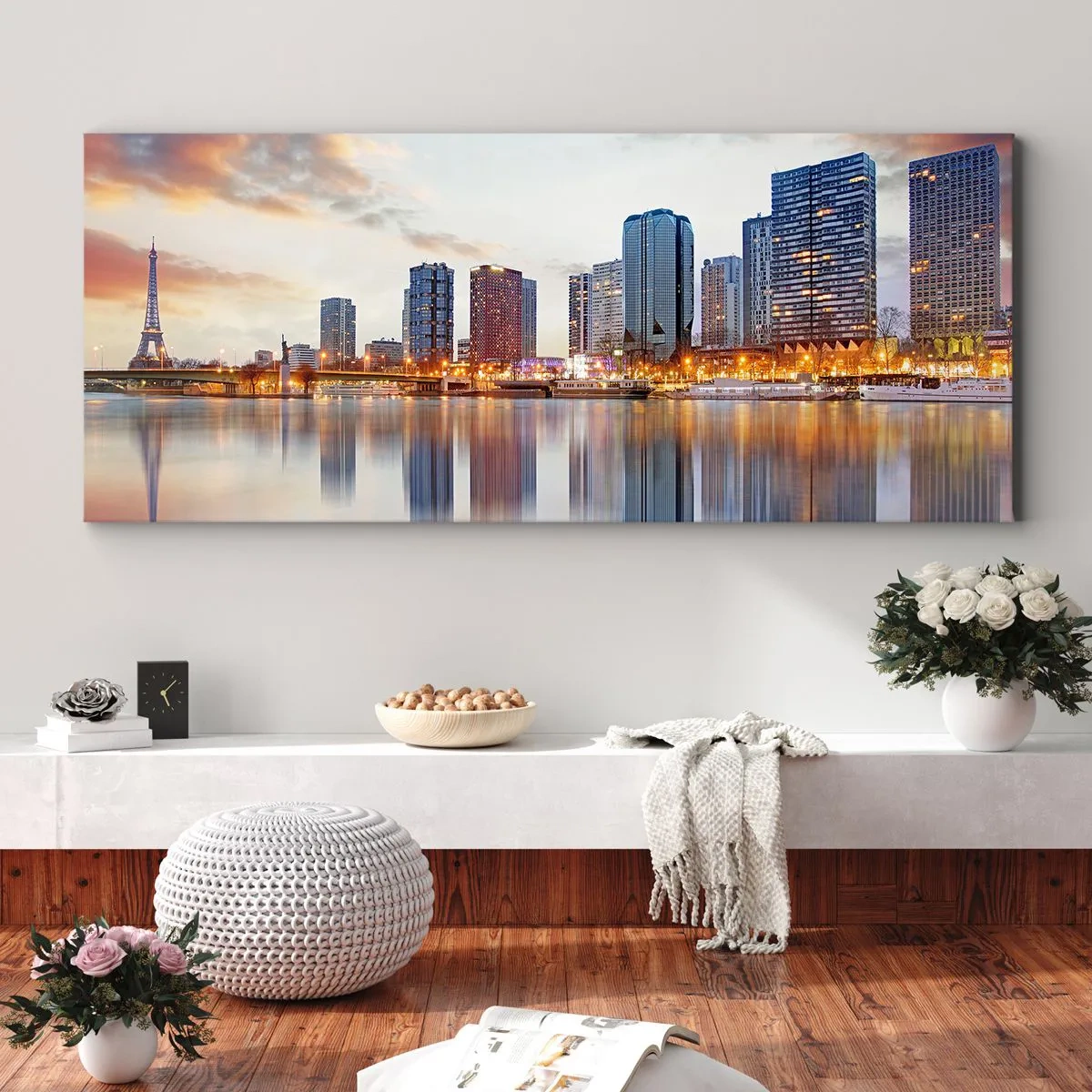 Bild auf Leinwand - Leinwandbild - Panorama moderner Gebäude und des Eiffelturms über dem Wasser - 160x50cm - Die monumentale Ruhe von Paris - Moderne Wanddekoration für Wohnzimmer und Schlafzimmer ARTTOR