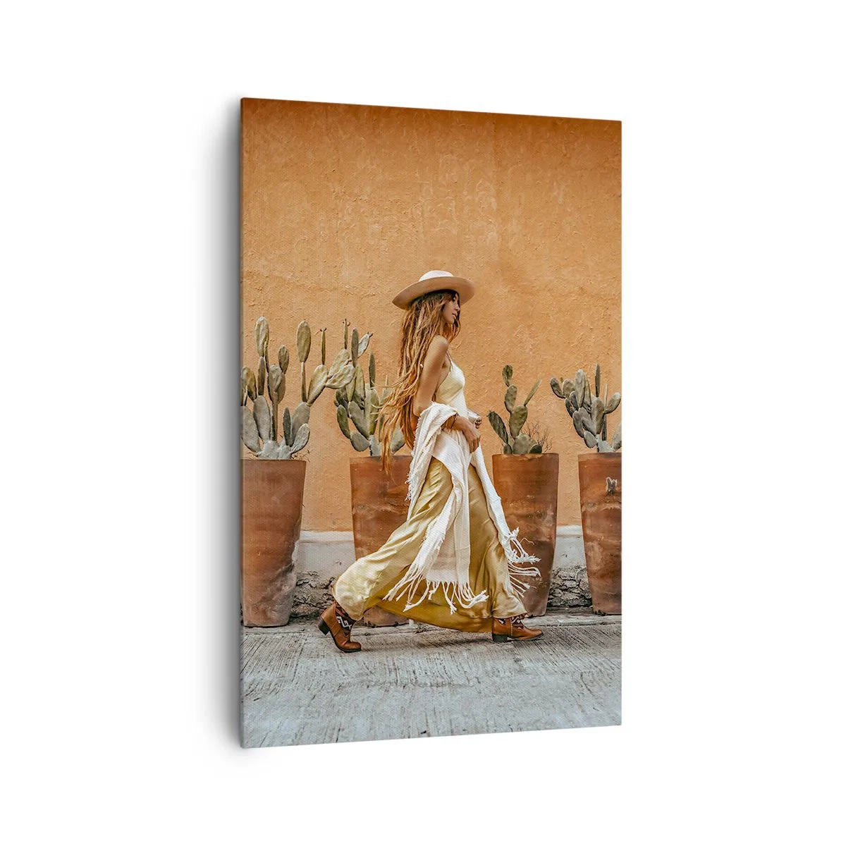 Bild auf Leinwand - Leinwandbild - Eine Frau im Boho-Stil mit Töpfen voller Kakteen im Hintergrund. - 80x120cm - Hippie-Stil - Moderne Wanddekoration für Wohnzimmer und Schlafzimmer ARTTOR
