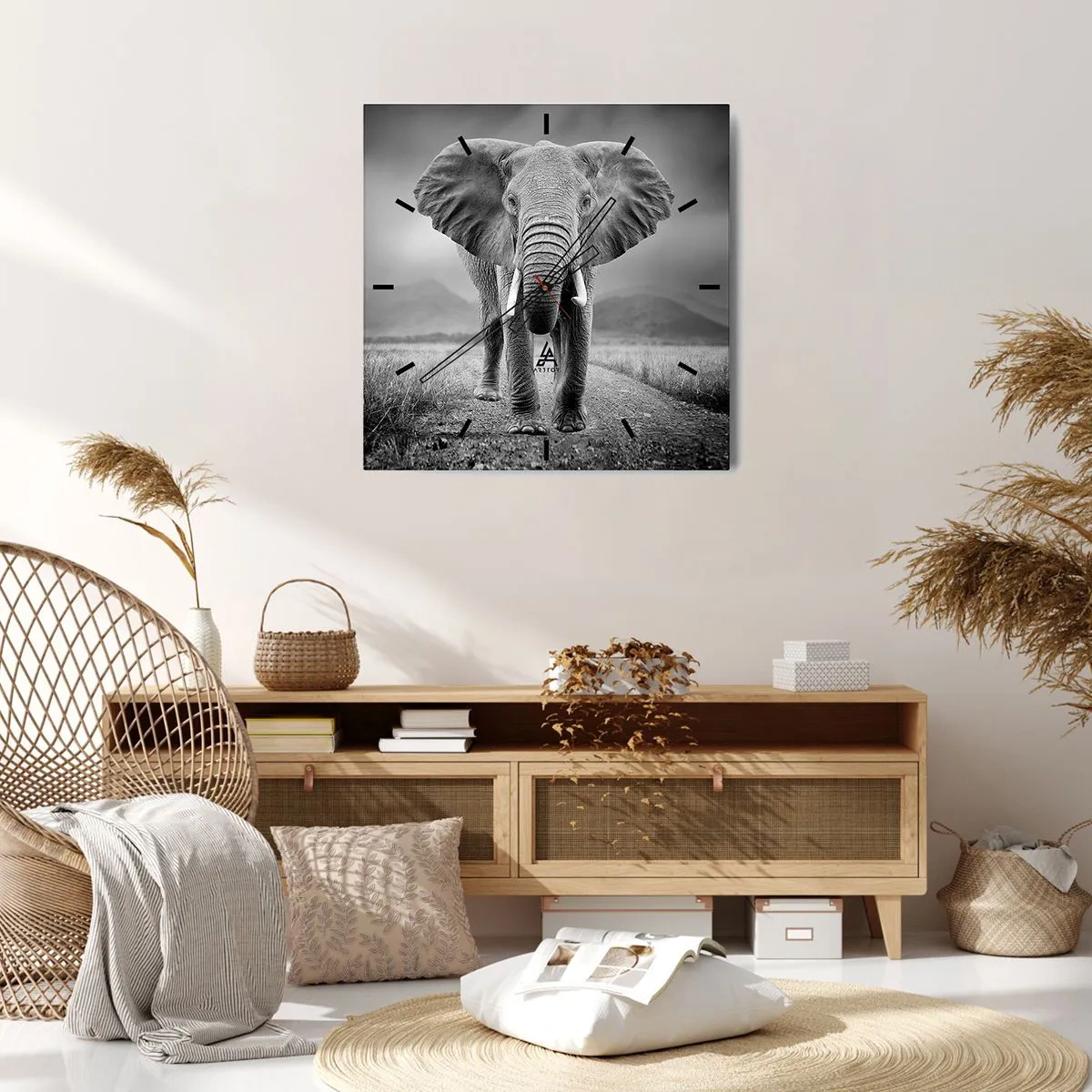 Wanduhr - Glasuhr - Ein mächtiger Elefant in der Savanne in monochromen Tönen - 30x30cm - Der Gastgeber heißt willkommen - Moderne Wanddekoration für Wohnzimmer und Schlafzimmer ARTTOR