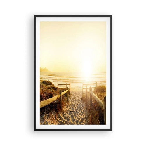 Poster in einem schwarzem Rahmen - Über die Düne, der Sonne entgegen - 61x91 cm