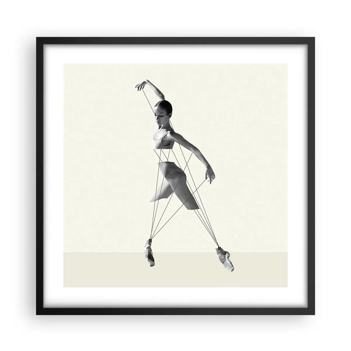 Poster in einem schwarzem Rahmen - Im Theater der Welt - 50x50 cm