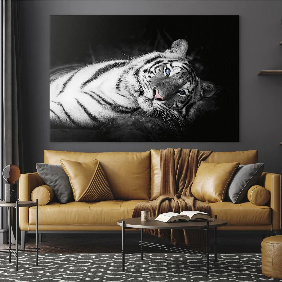 Glasbild - Bild auf glas - Ein weißer Tiger mit blauen Augen in einer schwarz-weißen Umgebung - 70x50cm - Wildnis und Frieden - Moderne Wanddekoration für Wohnzimmer und Schlafzimmer ARTTOR