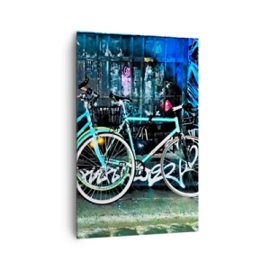 Bild auf Leinwand - Leinwandbild - Zwei türkisfarbene Fahrräder vor einer urbanen Graffiti-Kulisse. - 80x120cm - Die Stadt ruft - Moderne Wanddekoration für Wohnzimmer und Schlafzimmer ARTTOR