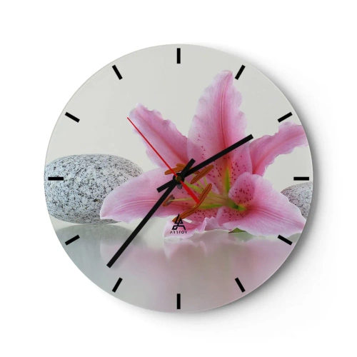 Wanduhr - Glasuhr - Eine rosa Lilie vor einem Hintergrund aus glatten Steinen in einem hellen Arrangement - 30x30cm - Eine Studie in Pink, Grau und Weiß - Moderne Wanddekoration für Wohnzimmer, Küche und Schlafzimmer ARTTOR