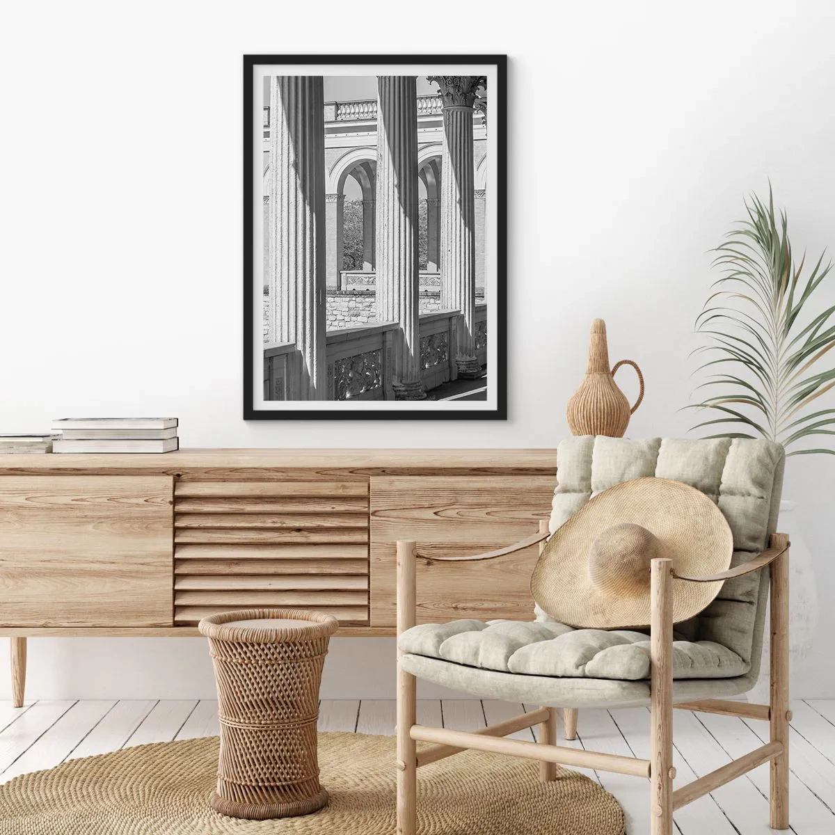 Poster in einem schwarzem Rahmen - Sonnige Arkade - 70x100 cm