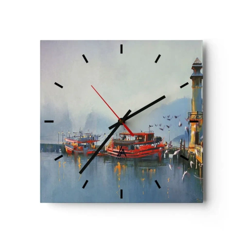 Wanduhr - Glasuhr - Ein Hafen mit roten Booten, umgeben von einer nebligen Landschaft - 30x30cm - Am Ende der Welt - Moderne Wanddekoration für Wohnzimmer und Schlafzimmer ARTTOR