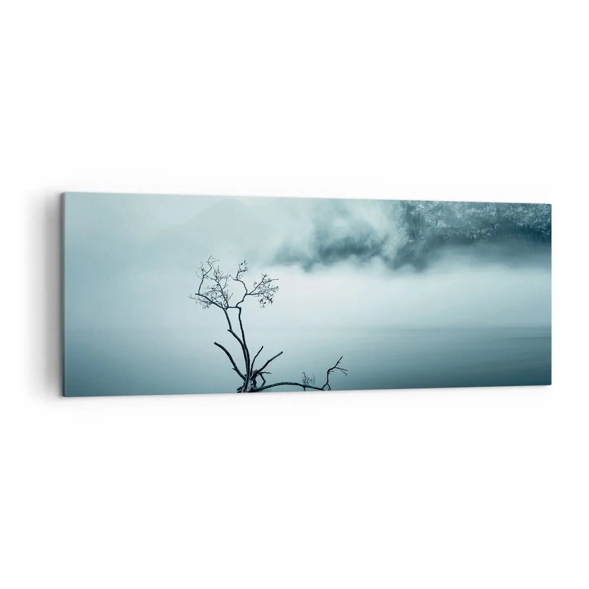 Bild auf Leinwand - Leinwandbild - Ein einsamer Baum im Wasser, umgeben von Nebel und Bergen - 140x50cm - Aus Wasser und Nebel - Moderne Wanddekoration für Wohnzimmer und Schlafzimmer ARTTOR