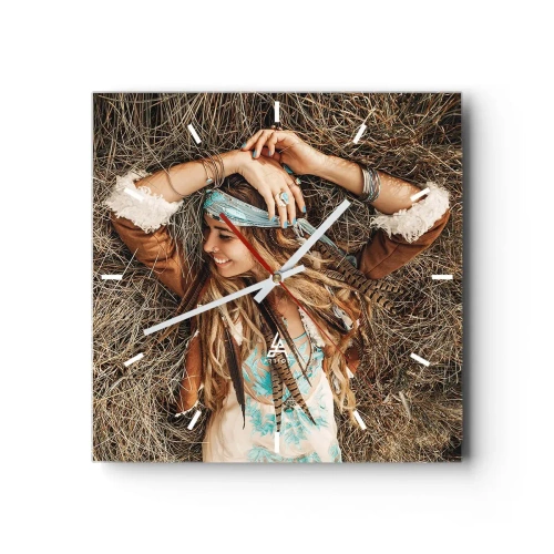 Wanduhr - Glasuhr - Frau im Boho-Stil liegt auf Heu - 30x30cm - Auf dem Weg in den Sommer der Liebe - Moderne Wanddekoration für Wohnzimmer und Schlafzimmer ARTTOR