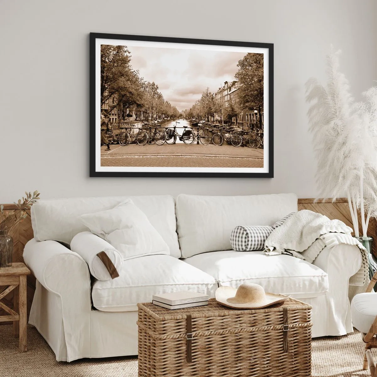 Poster in einem schwarzem Rahmen - Fahrradbrücke über den Kanal in Sepia - 70x50cm - Niederländische Atmosphäre - Moderne Wanddekoration für Wohnzimmer und Schlafzimmer ARTTOR