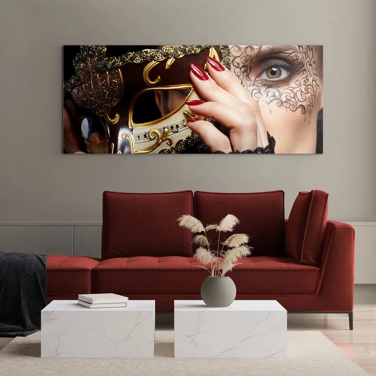 Glasbild - Bild auf glas - Eine Frau trägt eine mit Gold und Spitze verzierte venezianische Maske. - 160x50cm - Meine Welt ist barock - Moderne Wanddekoration für Wohnzimmer und Schlafzimmer ARTTOR