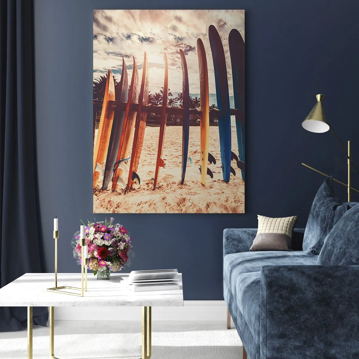 Glasbild - Bild auf glas - Bunte Surfbretter aufgereiht am Strand bei Sonnenuntergang - 50x70cm - Gute Nacht bis morgen - Moderne Wanddekoration für Wohnzimmer und Schlafzimmer ARTTOR