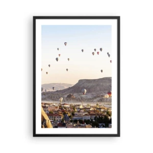 Poster in einem schwarzem Rahmen - Ballons schweben im Morgengrauen über Kappadokien - 50x70cm - Wie Schiffe am Himmel - Moderne Wanddekoration für Wohnzimmer und Schlafzimmer ARTTOR