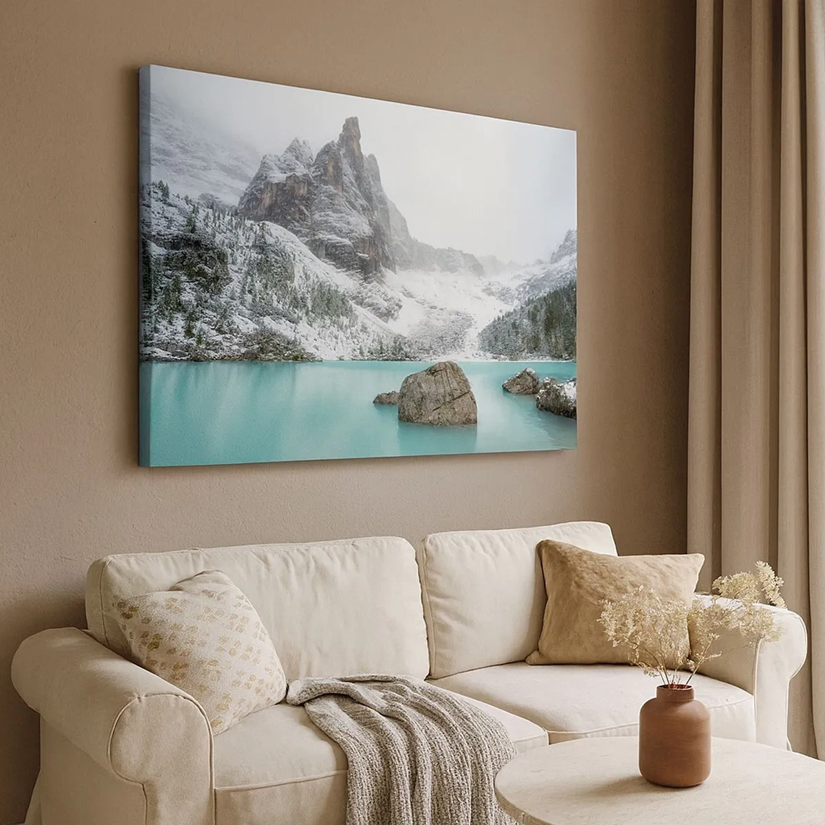 Bild auf Leinwand - Leinwandbild - Eine Berglandschaft mit einem See, umgeben von schneebedeckten Gipfeln - 70x50cm - Auf der Hut - Moderne Wanddekoration für Wohnzimmer und Schlafzimmer ARTTOR