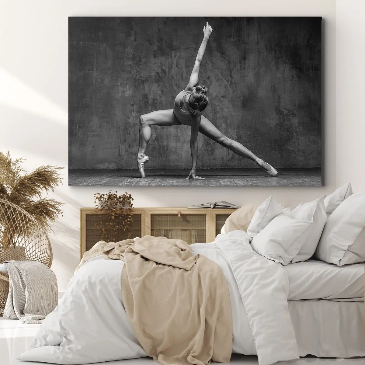 Bild auf Leinwand - Leinwandbild - Eine Tänzerin in künstlerischer Pose vor einer rohen Wand - 100x70cm - Das Ideal des Gleichgewichts - Moderne Wanddekoration für Wohnzimmer und Schlafzimmer ARTTOR