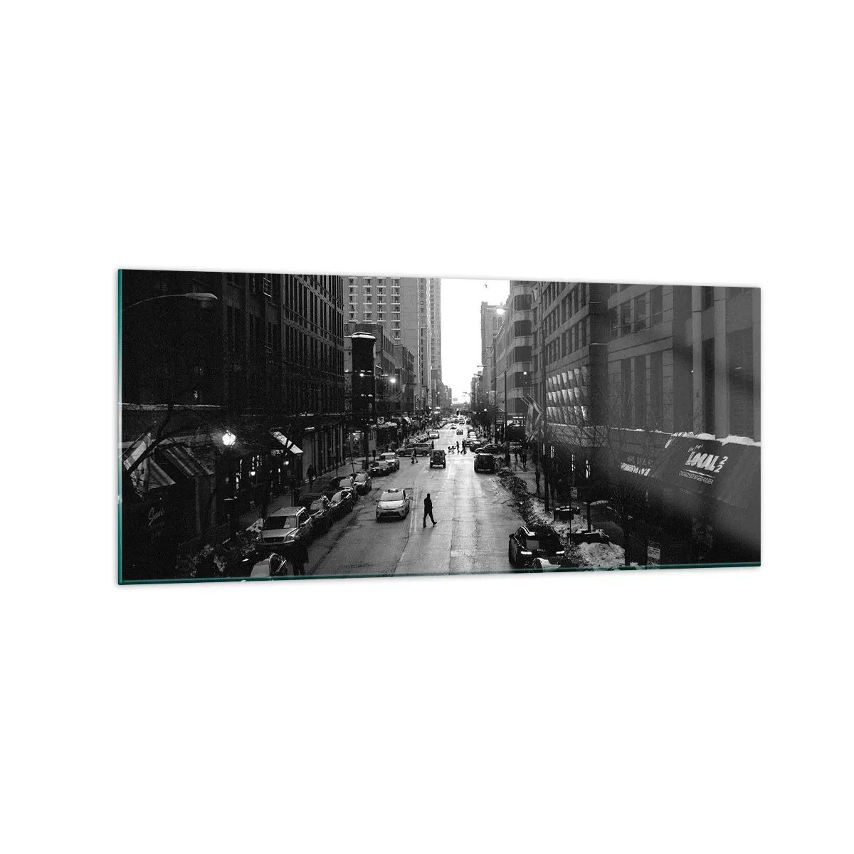 Glasbild - Bild auf glas - Eine schwarz-weiße Straße mitten in der Stadt mit Autos und Fußgängern - 120x50cm - Ein weiterer Tag wie jeder andere Tag - Moderne Wanddekoration für Wohnzimmer und Schlafzimmer ARTTOR