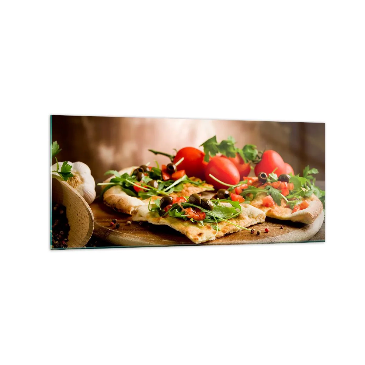 Glasbild - Bild auf glas - Pizza mit Gemüse auf einem Holzbrett im rustikalen Stil - 120x50cm - Direkt vom Herd und aus dem Garten - Moderne Wanddekoration für Wohnzimmer und Schlafzimmer ARTTOR
