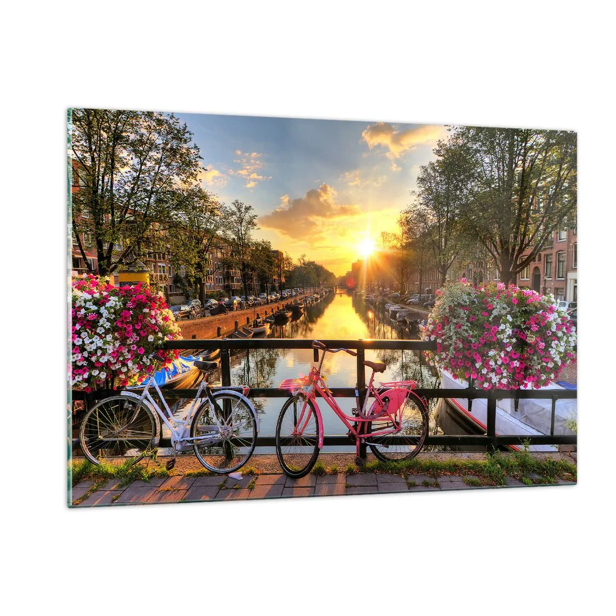 Glasbild - Bild auf glas - Sonnenuntergang über dem Kanal mit Fahrrädern im Hintergrund - 120x80cm - Frühlingsmorgen in Amsterdam - Moderne Wanddekoration für Wohnzimmer und Schlafzimmer ARTTOR