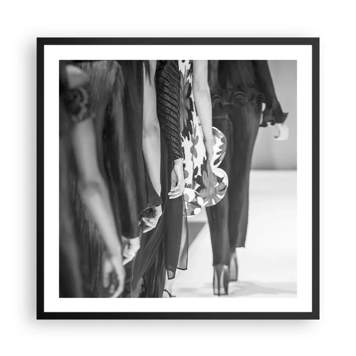 Poster in einem schwarzem Rahmen - Eine stilvolle Parade - 60x60 cm