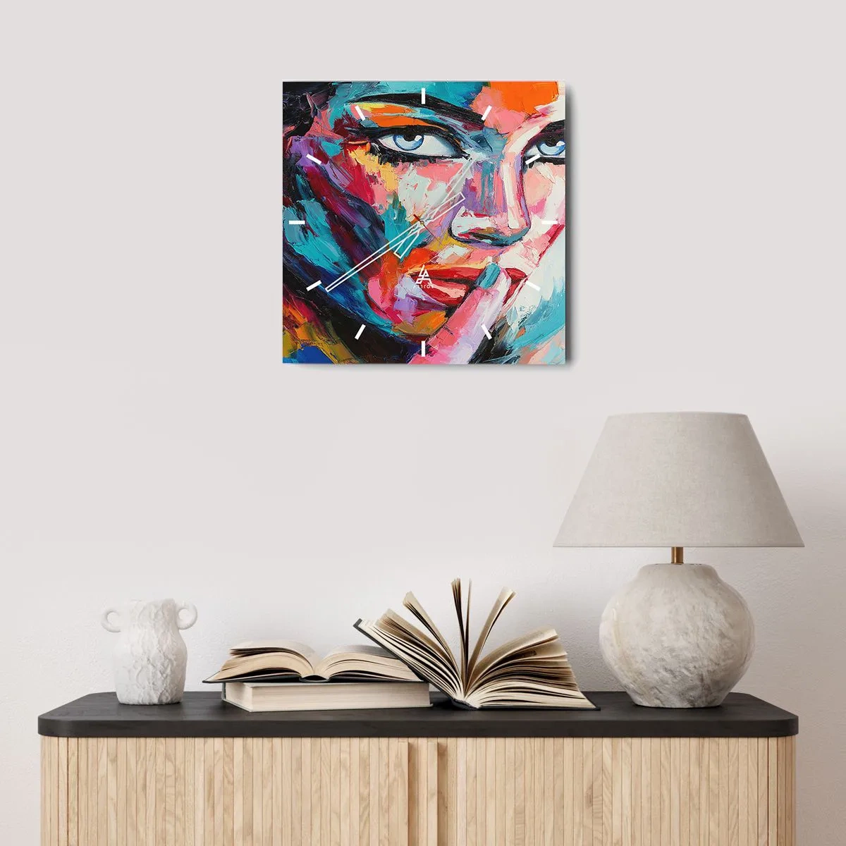 Wanduhr - Glasuhr - Farbenfrohes Porträt einer Frau im abstrakten Stil - 30x30cm - Unser erstes Geheimnis - Moderne Wanddekoration für Wohnzimmer und Schlafzimmer ARTTOR