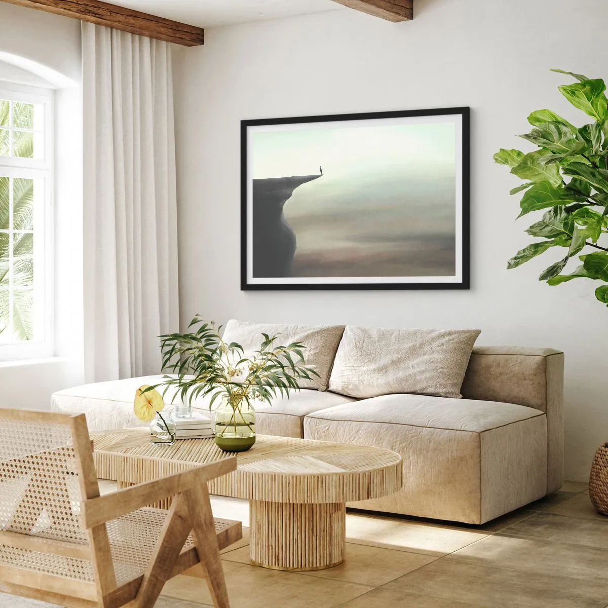 Poster in einem schwarzem Rahmen - Silhouette einer Figur am Rand einer Klippe in einer nebligen Landschaft - 70x50cm - Nach oben, natürlich! - Moderne Wanddekoration für Wohnzimmer und Schlafzimmer ARTTOR