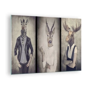 Glasbild - Bild auf glas - Drei Tierfiguren in Menschenkleidung vor neutralem Hintergrund - 70x50cm - Lass die Gesten sprechen - Moderne Wanddekoration für Wohnzimmer und Schlafzimmer ARTTOR