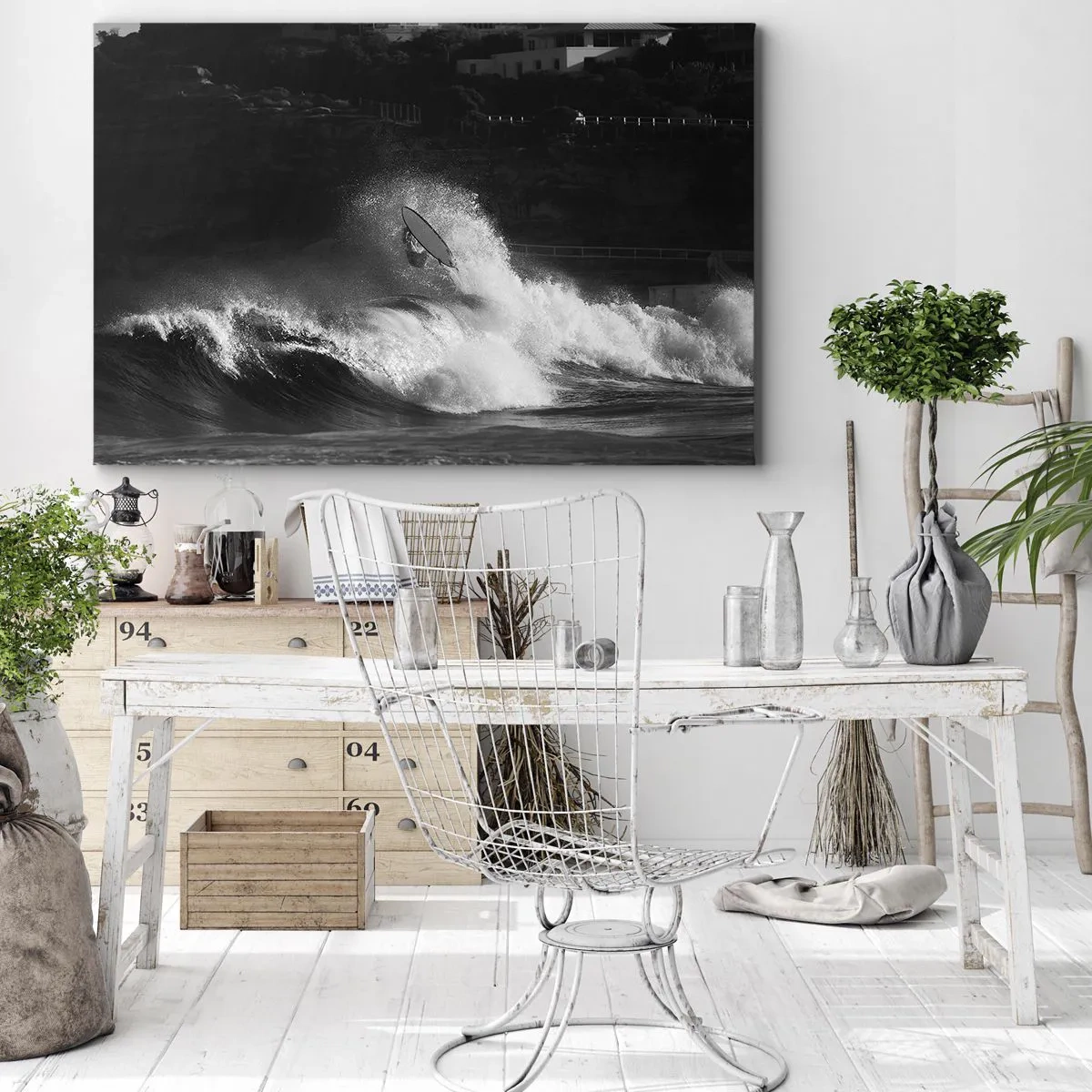 Bild auf Leinwand - Leinwandbild - Ein Surfer, der eine Welle reitet, in Monochrom - 120x80cm - Herausforderung angenommen! - Moderne Wanddekoration für Wohnzimmer und Schlafzimmer ARTTOR