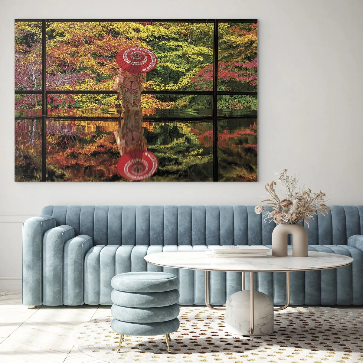 Glasbild - Bild auf glas - Eine Frau im Kimono mit Regenschirm vor einer Herbstlandschaft, die sich im Wasser spiegelt. - 70x50cm - Im Tempel der Natur - Moderne Wanddekoration für Wohnzimmer und Schlafzimmer ARTTOR