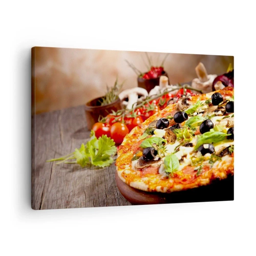 Bild auf Leinwand - Leinwandbild - Pizza mit Oliven, Basilikum und frischen Zutaten auf Holzhintergrund - 70x50cm - Aus den tellurischen Zutaten - Moderne Wanddekoration für Wohnzimmer und Schlafzimmer ARTTOR