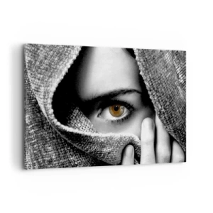 Bild auf Leinwand - Leinwandbild - Porträt einer Frau mit bernsteinfarbenen Augen, bedeckt mit einem Stoff in Grautönen. - 120x80cm - Erfahre das Geheimnis - Moderne Wanddekoration für Wohnzimmer und Schlafzimmer ARTTOR