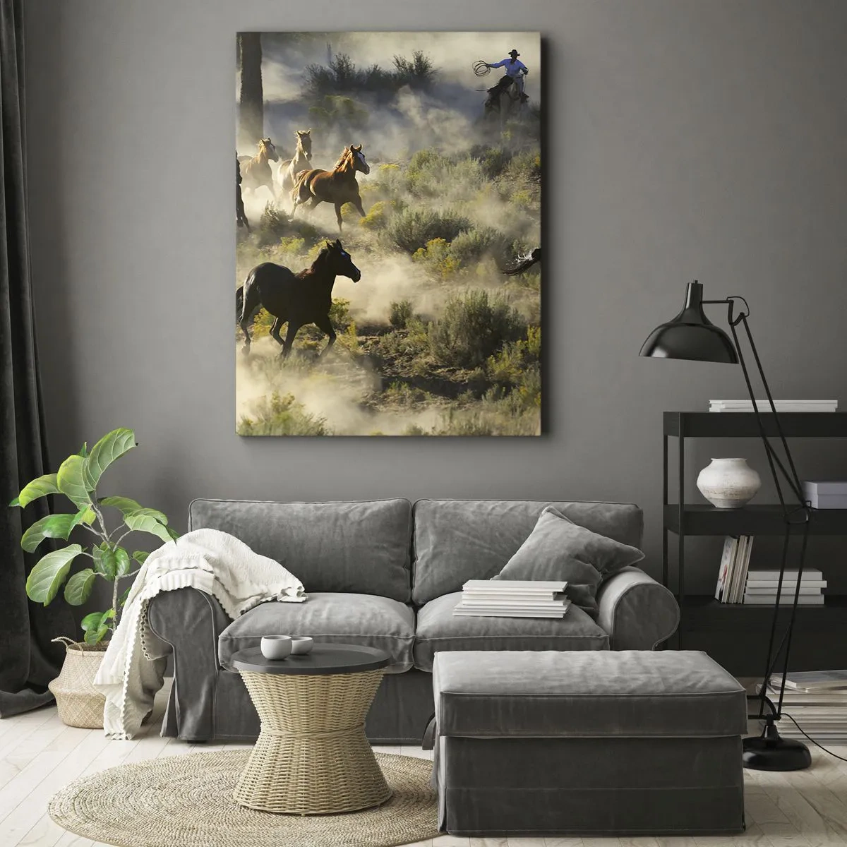 Bild auf Leinwand - Leinwandbild - Eine Herde wilder Pferde galoppiert durch Staub und Vegetation - 50x70cm - Rivalität – Freiheit oder männliche Stärke? - Moderne Wanddekoration für Wohnzimmer und Schlafzimmer ARTTOR