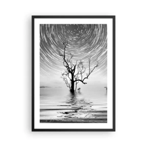 Poster in einem schwarzem Rahmen - Stern wirbelt über einem einsamen Baum im Wasser - 50x70cm - Eine Sinfonie der Natur - Moderne Wanddekoration für Wohnzimmer und Schlafzimmer ARTTOR