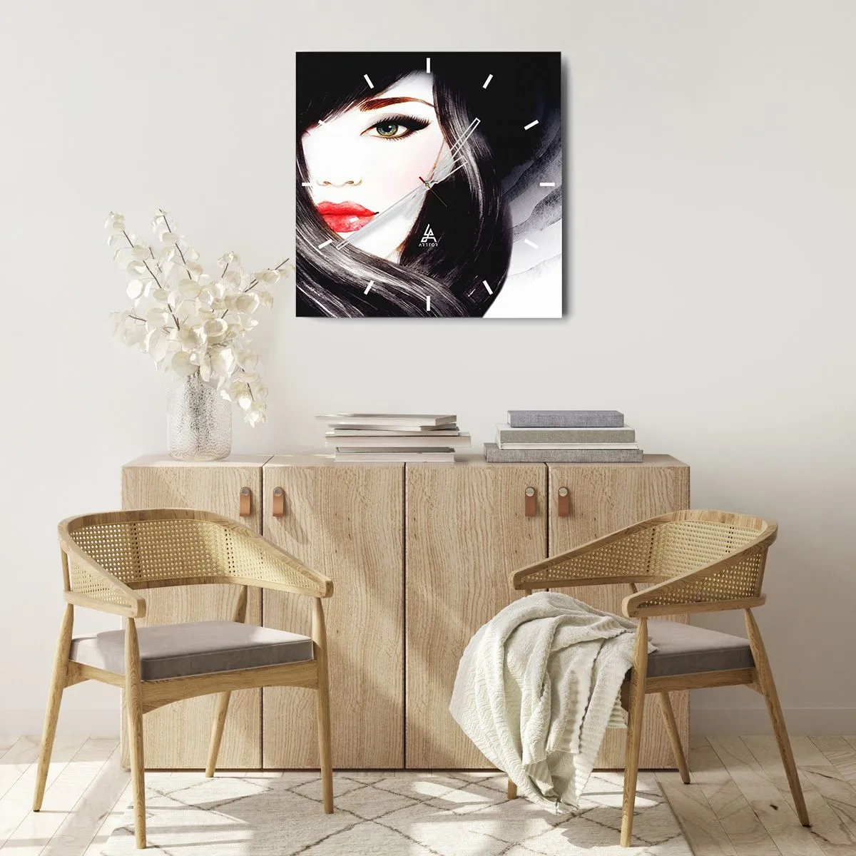 Wanduhr - Glasuhr - Porträt einer Frau mit ausdrucksstarkem Blick und roten Lippen - 30x30cm - Saphir-Optik - Moderne Wanddekoration für Wohnzimmer und Schlafzimmer ARTTOR