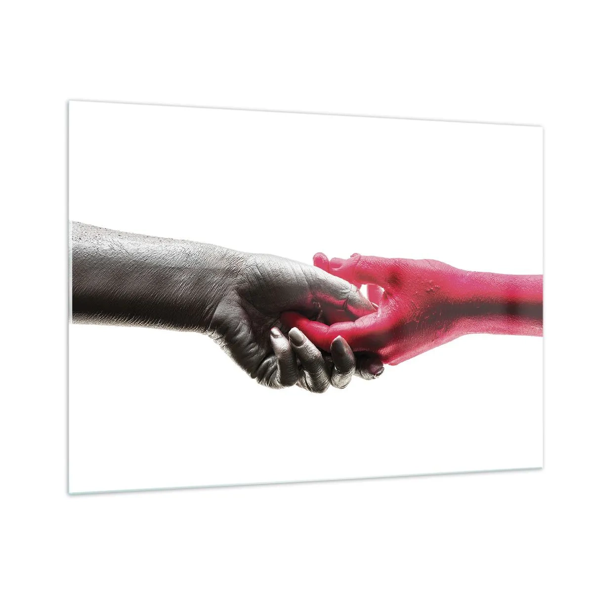 Glasbild - Bild auf glas - Nahaufnahme von zwei Händen, eine in Schwarz, die andere in Rot, die sich gegenseitig halten - 100x70cm - Gemeinsam, obwohl anders - Moderne Wanddekoration für Wohnzimmer und Schlafzimmer ARTTOR