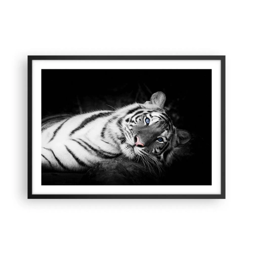 Poster in einem schwarzem Rahmen - Ein künstlerisch gestalteter weißer Tiger vor schwarzem Hintergrund - 70x50cm - Wildnis und Frieden - Moderne Wanddekoration für Wohnzimmer und Schlafzimmer ARTTOR
