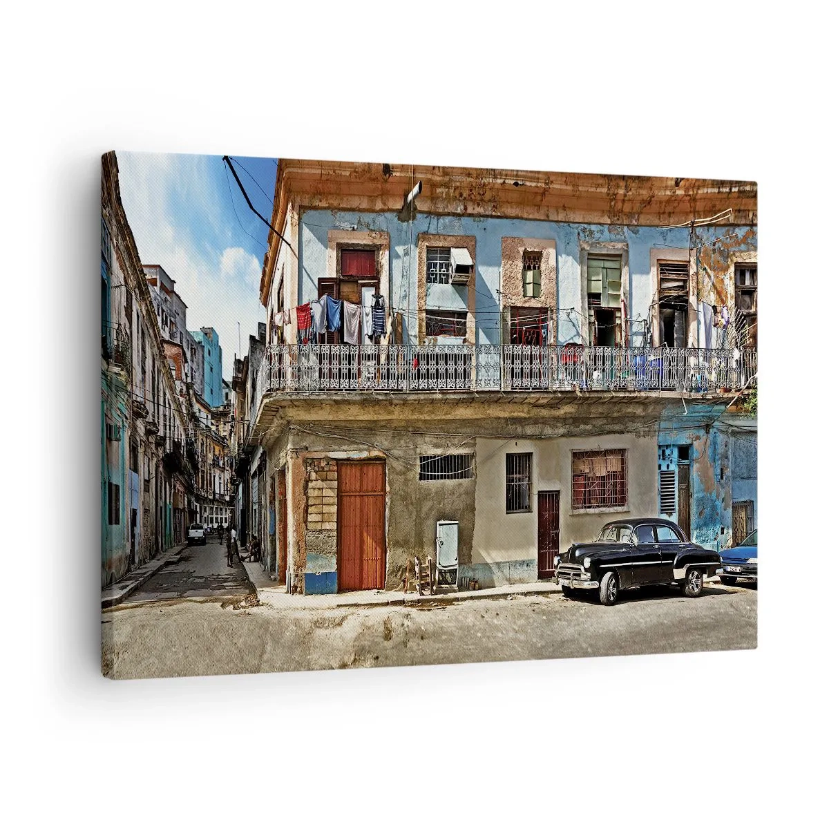 Bild auf Leinwand - Leinwandbild - Bunte Mietshäuser und ein Oldtimer im Stadtbild - 70x50cm - Havanna-Stimmung - Moderne Wanddekoration für Wohnzimmer und Schlafzimmer ARTTOR