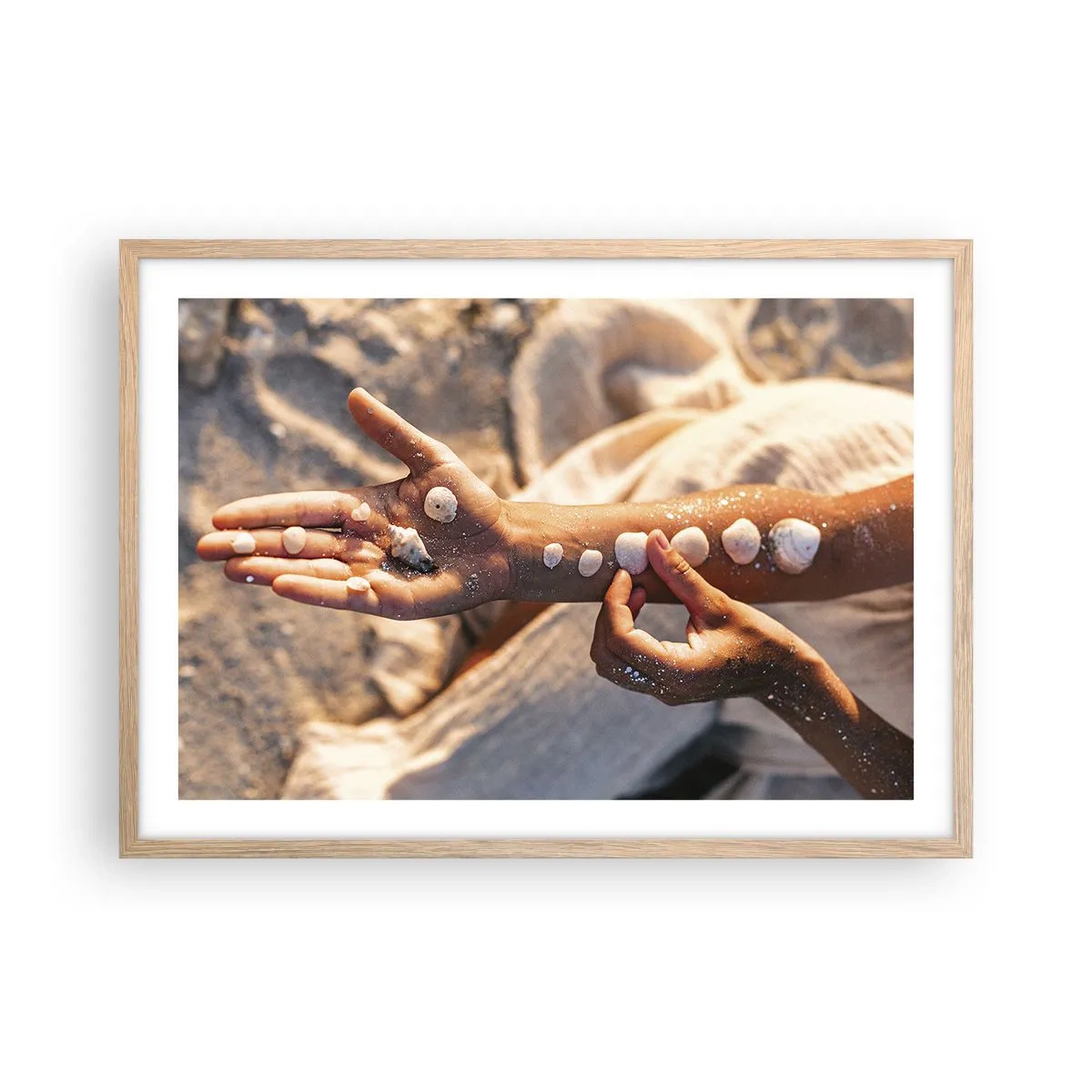 Poster in einem Rahmen aus heller Eiche - Schönheit an Ihren Fingerspitzen - 70x50 cm